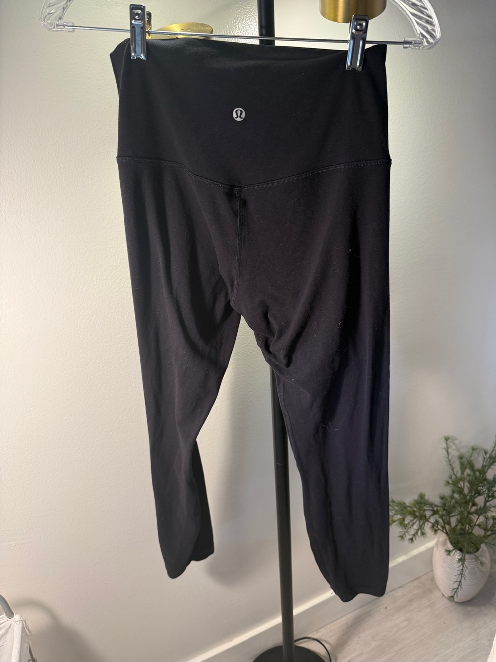 lululemon athletica leggings basic light Black Cropped Activewear gym med. 8